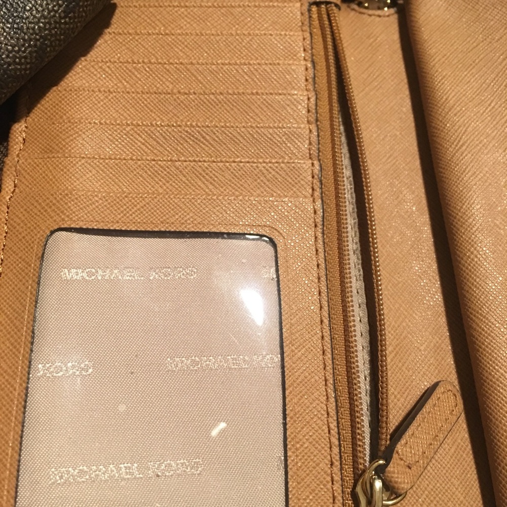 MK Signature Tote and matching wallet. - Picture 6 of 8